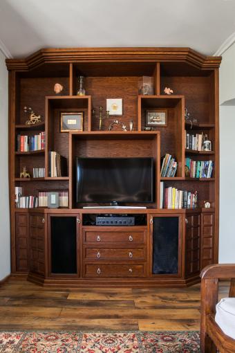 tv-wall-solid-oak.jpg